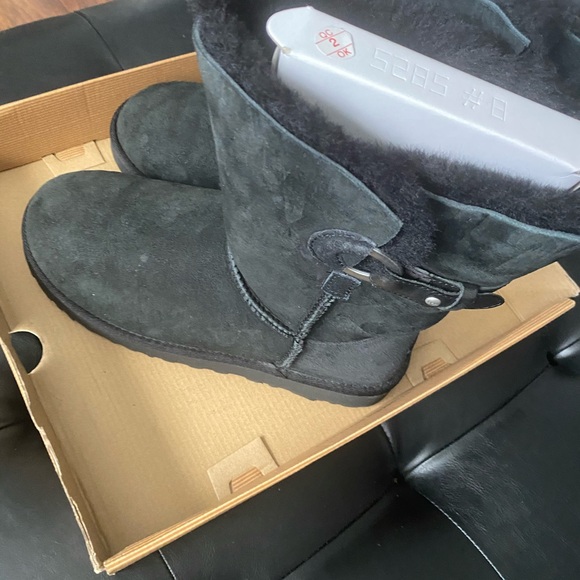 Ugg Nash Genuine Shearling Lined Boot - Picture 12 of 13